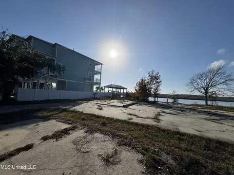 10187 S River Dr, Biloxi, MS 39532 photo 10