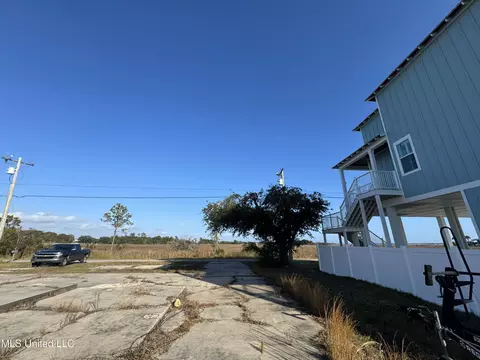 10187 S River Dr, Biloxi, MS 39532 photo 12