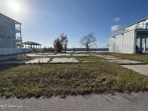 10187 S River Dr, Biloxi, MS 39532