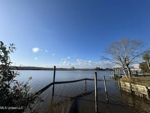 10187 S River Dr, Biloxi, MS 39532 photo 11