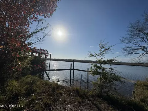 10187 S River Dr, Biloxi, MS 39532 photo 2