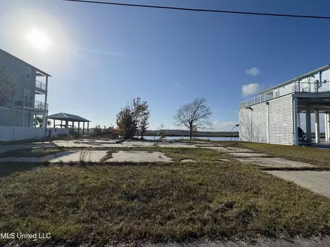 10187 S River Dr, Biloxi, MS 39532 photo 8
