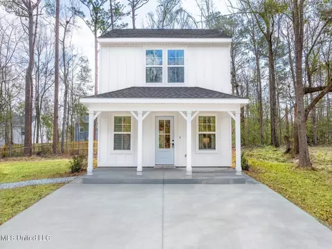 294 Meadows Ln, Gulfport, MS 39507