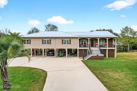 2104 Mole Dr, Bay Saint Louis, MS 39520
