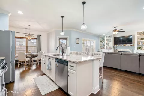 Kitchen - 3132 E Jefferson Loop, Hernando, MS 38632 photo 4 of 4