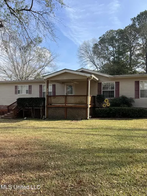 111 Cherokee Dr, Florence, MS 39073