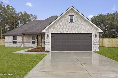 1613 Cedar Point Rd, Gautier, MS 39553
