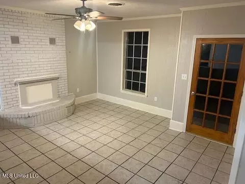 Living - 3339 Mound Rd, Wesson, MS 39191 photo 2 of 2