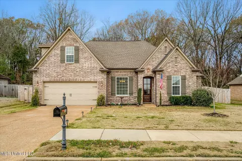 8783 Lezlarken Ln, Olive Branch, MS 38654