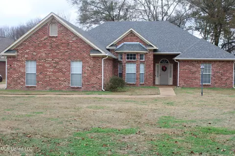 100 Navajo Cir, Clinton, MS 39056