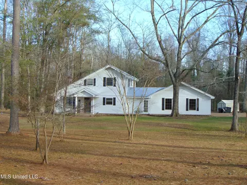 1024 Boleware Ln, Crystal Springs, MS 39059