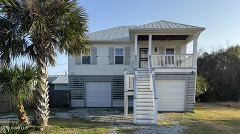 252 Handy Ln, Pass Christian, MS 39571