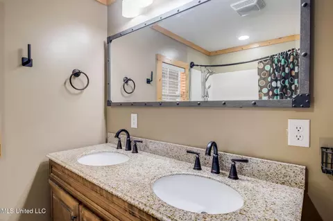 Bath - 85 Major Rd, Wiggins, MS 39577 photo 1 of 2