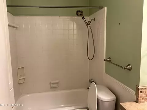 Bath - 1409 Post Rd, Clinton, MS 39056 photo 1 of 3