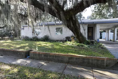 1229 Kensington Dr, Biloxi, MS 39530