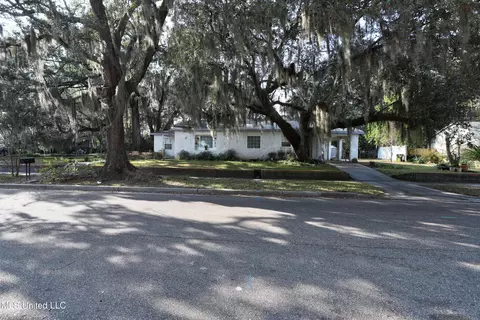 1229 Kensington Dr, Biloxi, MS 39530