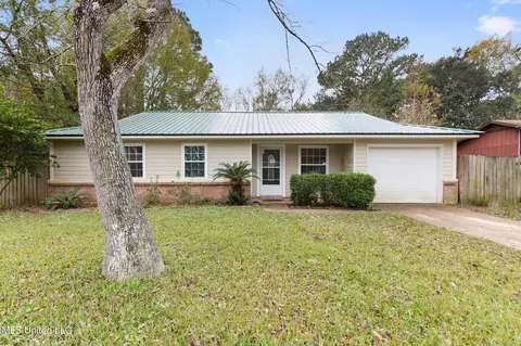 9117 Meadowlark Ave, Ocean Springs, MS 39564