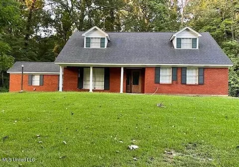 Exterior - 200 Dunbarton Dr, Natchez, MS 39120 photo 4 of 5