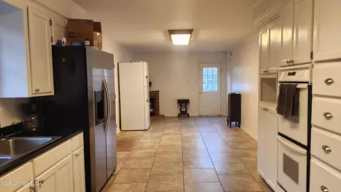 Entry Way - 200 Dunbarton Dr, Natchez, MS 39120 photo 1 of 1