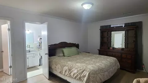 Bedroom - 200 Dunbarton Dr, Natchez, MS 39120 photo 2 of 2
