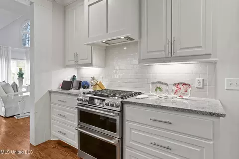 Kitchen - 712 S Chickasaw Dr, Flowood, MS 39232 photo 3 of 9