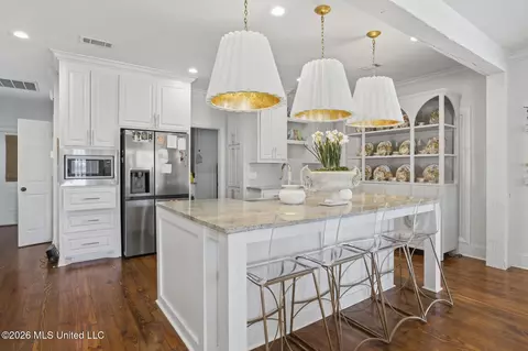 Kitchen - 712 S Chickasaw Dr, Flowood, MS 39232 photo 6 of 9