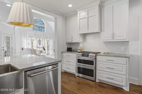 Kitchen - 712 S Chickasaw Dr, Flowood, MS 39232 photo 9 of 9