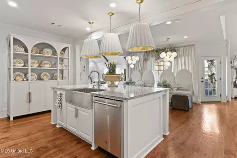 Kitchen - 712 S Chickasaw Dr, Flowood, MS 39232 photo 4 of 9