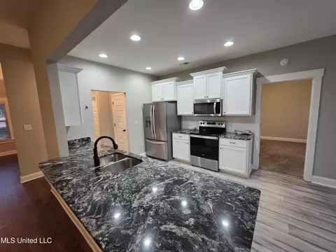 Kitchen - 1107 Sabrina Dr, Hernando, MS 38632 photo 1 of 2