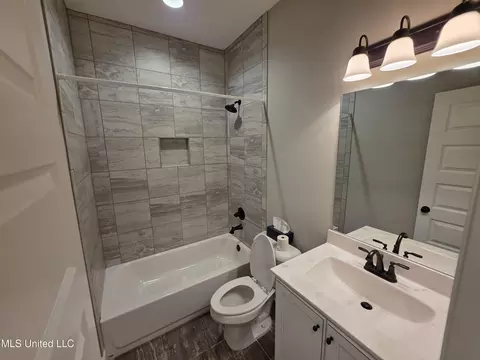 Bath - 1107 Sabrina Dr, Hernando, MS 38632 photo 5 of 5