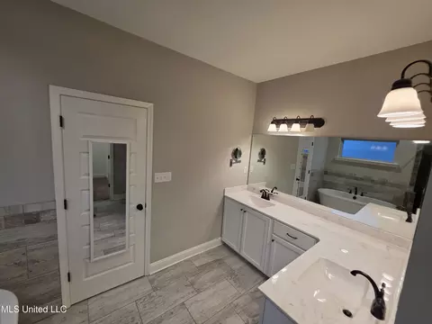 Bath - 1107 Sabrina Dr, Hernando, MS 38632 photo 3 of 5