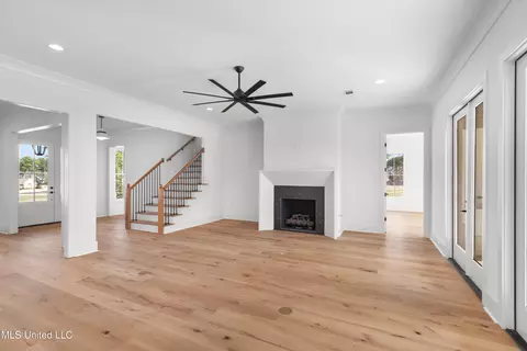 Living - 111 Eastwick Dr, Madison, MS 39110 photo 2 of 7