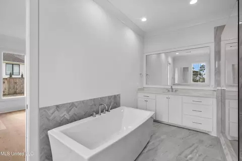 Bath - 111 Eastwick Dr, Madison, MS 39110 photo 1 of 10