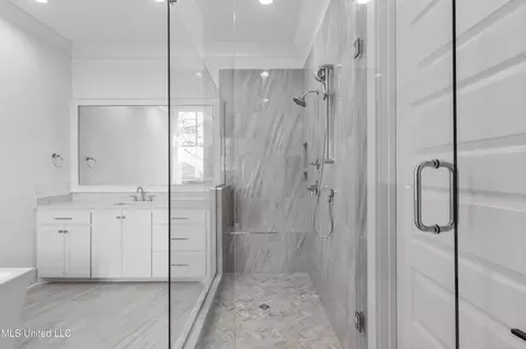Bath - 111 Eastwick Dr, Madison, MS 39110 photo 6 of 10