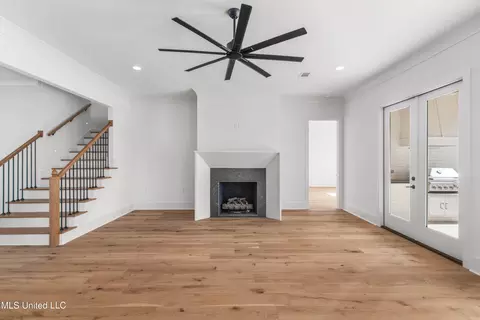 Living - 111 Eastwick Dr, Madison, MS 39110 photo 1 of 7