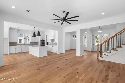 Living - 111 Eastwick Dr, Madison, MS 39110 photo 4 of 7