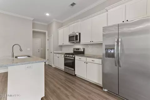 Kitchen - 329 Willow Way, Canton, MS 39046 photo 3 of 3