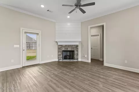 Living - 329 Willow Way, Canton, MS 39046 photo 1 of 2