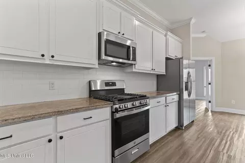 Kitchen - 329 Willow Way, Canton, MS 39046 photo 2 of 3