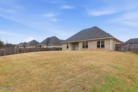 Exterior - 180 Catherine Blvd, Clinton, MS 39056 photo 5 of 11