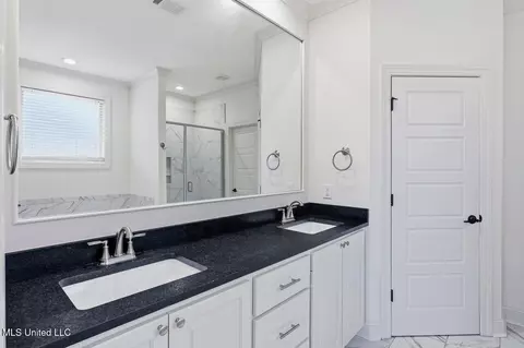 Bath - 180 Catherine Blvd, Clinton, MS 39056 photo 1 of 3