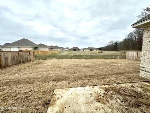 Exterior - 404 Butternut Dr, Canton, MS 39046 photo 6 of 6