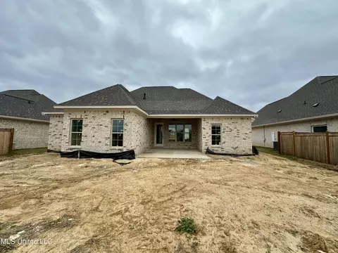 Exterior - 404 Butternut Dr, Canton, MS 39046 photo 3 of 6