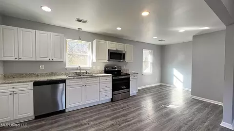 Kitchen - 769 Mays Rd, Coldwater, MS 38618 photo 2 of 3