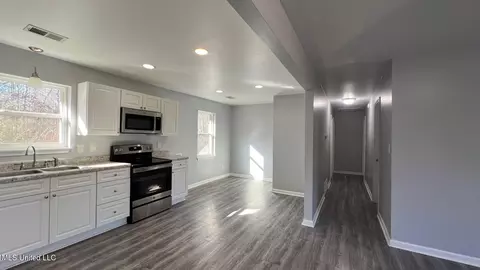 Entry Way - 769 Mays Rd, Coldwater, MS 38618 photo 3 of 4
