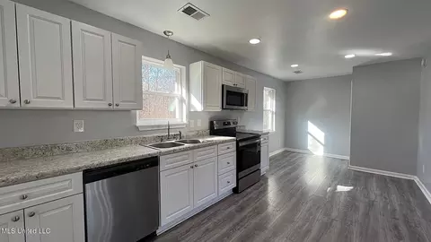Kitchen - 769 Mays Rd, Coldwater, MS 38618 photo 3 of 3