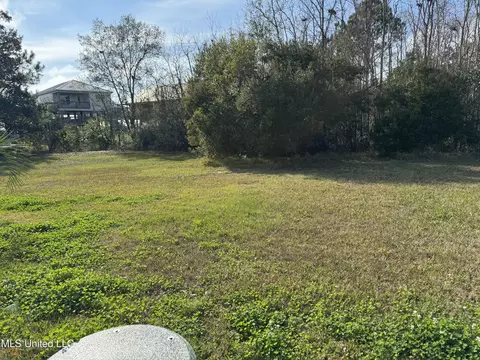 125 Edith Dr, Bay Saint Louis, MS 39520