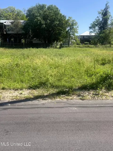 375 Pearl St, Biloxi, MS 39530