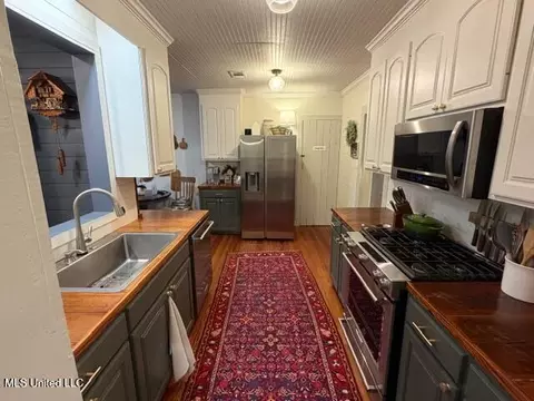 Kitchen - 280 Red Allen, Brandon, MS 39042 photo 3 of 3