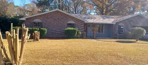 745 Woodlake Dr, Jackson, MS 39206